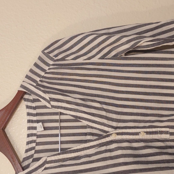 SLIGHTLY USED OLD NAVY LONG SLEEVE BUTTON SHIRT VERTICAL STRIPES SIZE XS - Picture 6 of 14